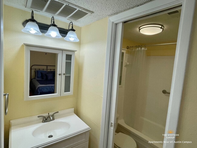 Photo - Hyde Park Court Apartments