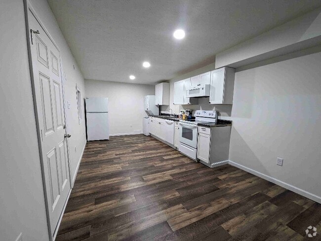 Building Photo - 320-322 N Carver St Rental