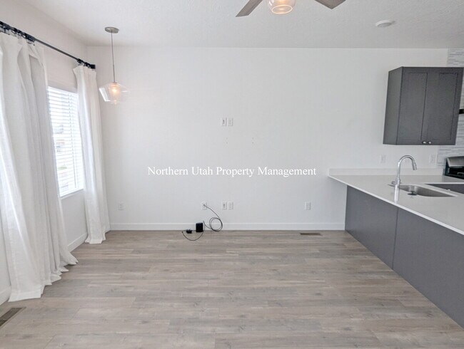 Photo - Newer 2 Bed 3 Bath Townhome