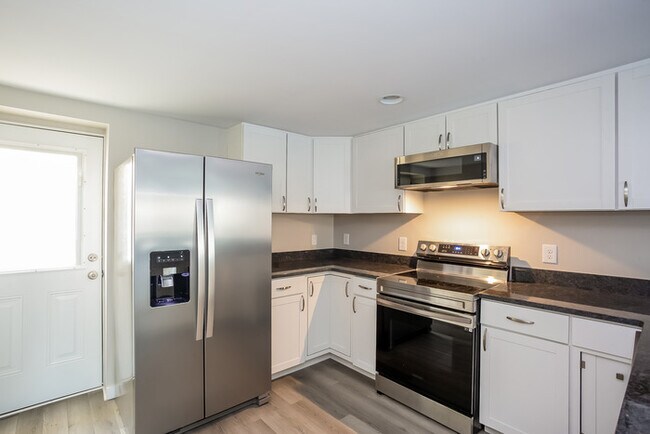 Photo - Adorable 3 Bedroom with Tons of Space!