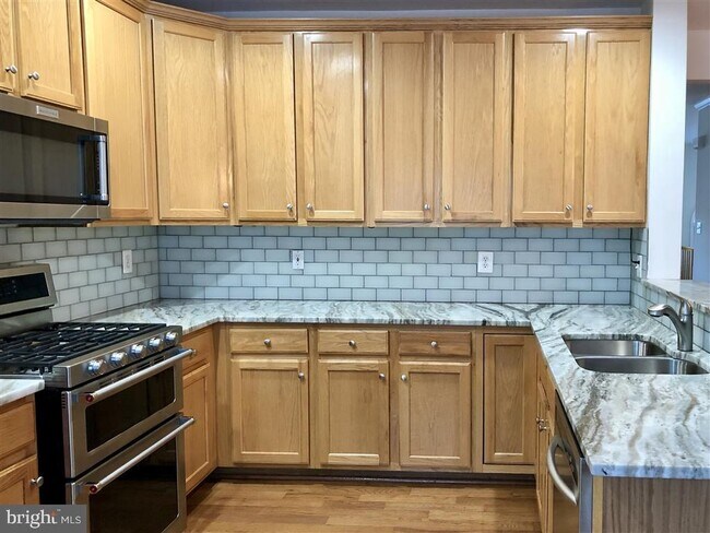 Photo - 1981 Logan Manor Dr