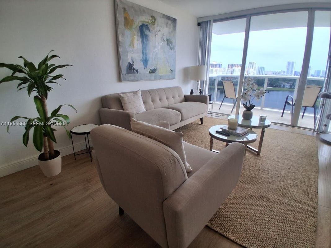 Photo - 3625 N Country Club Dr