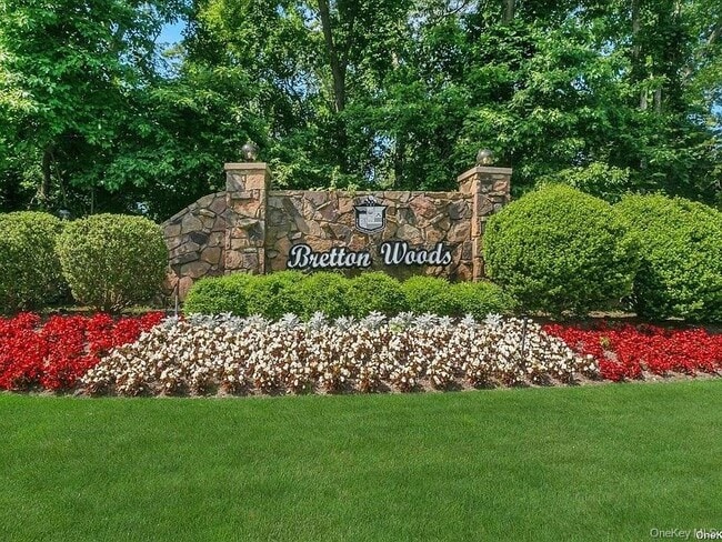 Building Photo - 909 Skyline Dr