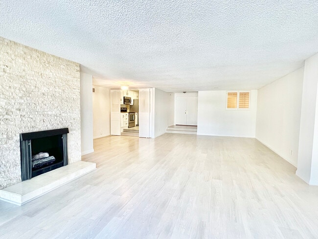 Photo - 441 N Oakhurst Dr Unidad 301