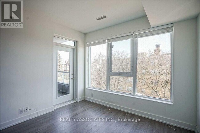 Photo - 6 Parkwood Ave Unit 307