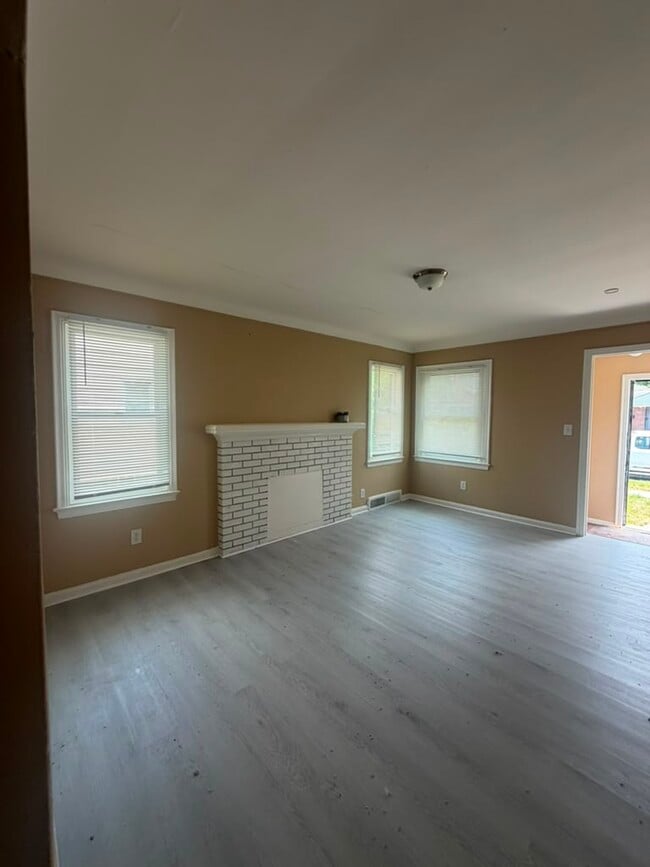 Photo - 19325 Gable St