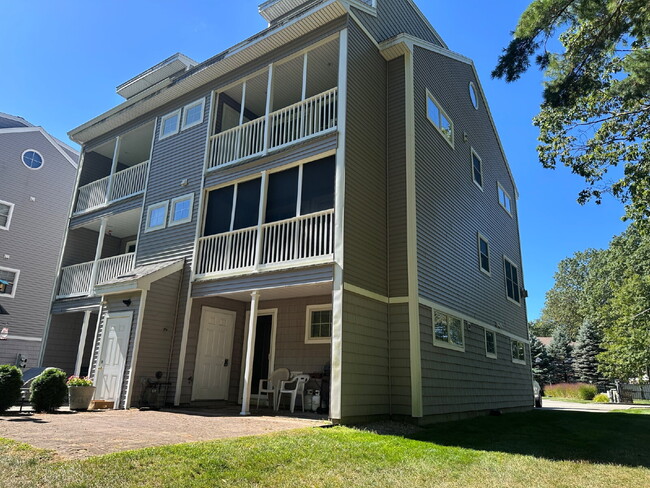 Photo - Winter Rental, Coastal Living Done Right –... Unit #1