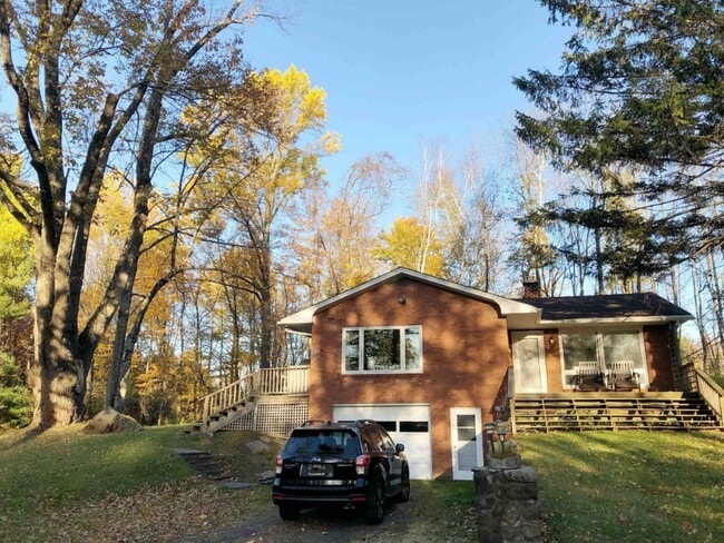 Woodstock/Hunter romantic getaway in nature on 3.5 acres
