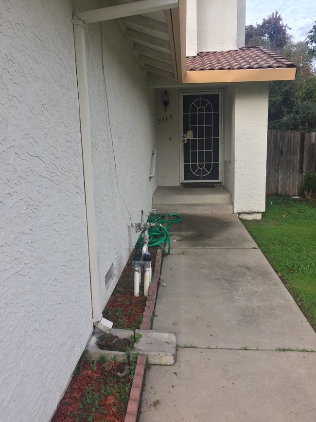 Photo - 5365 Yvette Way