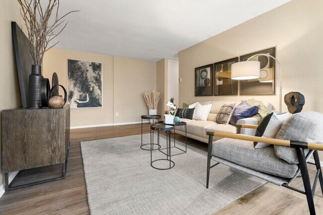 Colonial Terrace Apartments
