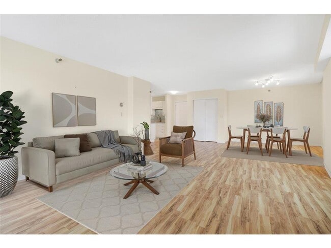 Building Photo - 66 9th St E Unit 1315