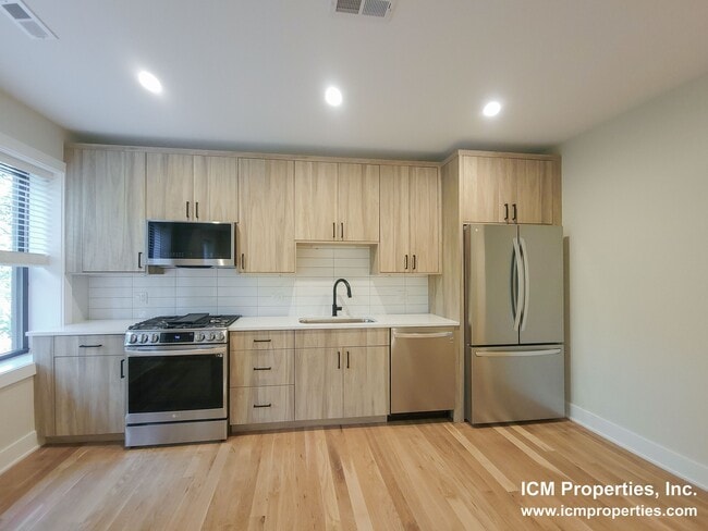 Building Photo - 2228 N Bissell St Unit 2237