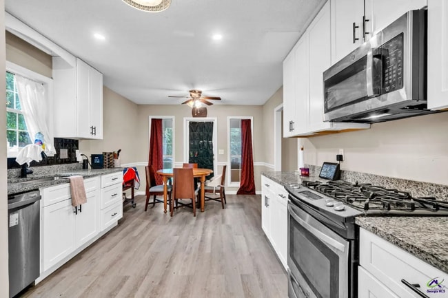 Photo - 211 Crakston Ct