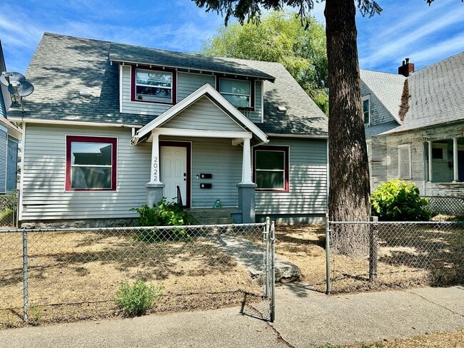 Photo - 2022 W Dean Ave Unit Apt 1