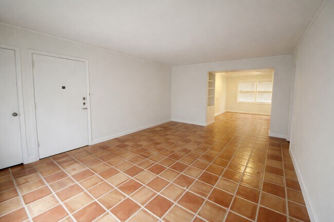 Photo - 1928 North Blvd Unit 01