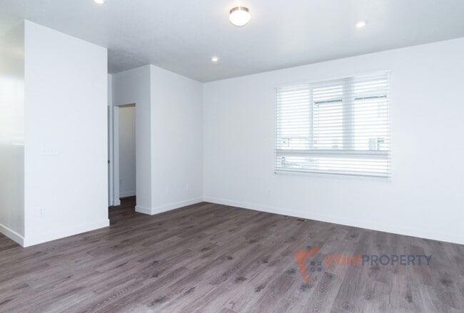 Photo - 1057 W 400 S