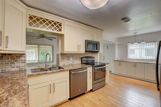 Photo - 6347 Country Wood Way