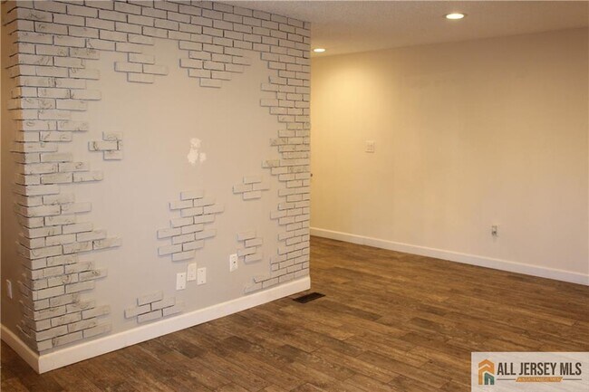 Photo - 5 Farnham Square