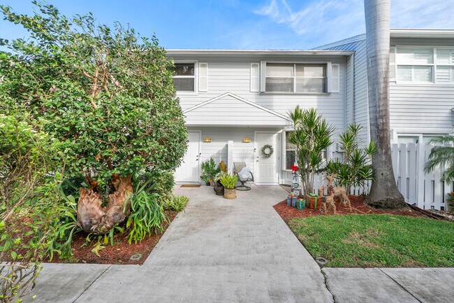 Photo - 2725 NE 15th St