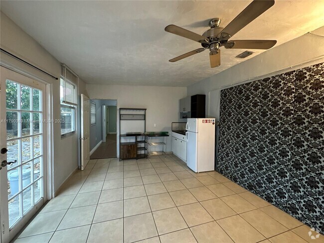 Building Photo - 16901 NW 51st Pl Unit B Rental
