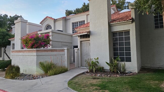 Building Photo - 1717 E Union Hills Dr Unit 1095