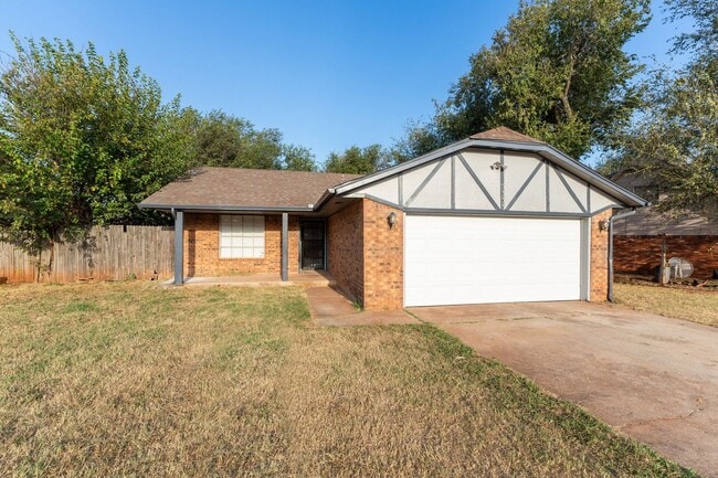 Building Photo - Beautiful brick 3 bedroom, 2 bath, 2 car g...