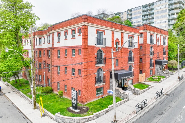 Photo - 320-342 Avenue Road