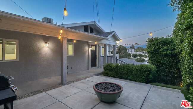 Building Photo - 2749 Griffith Park Blvd Rental