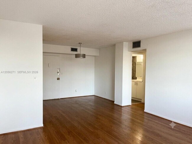 Photo - 2025 NE 164th St Unit 408