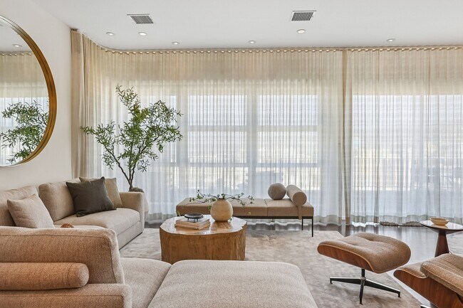 1645 Vine St Unit 911 - 9th floor