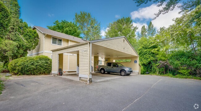 Building Photo - 2 Bed 1 Bath Upper Unit Apt In Lynnwood, $...