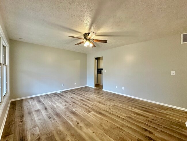 Photo - 120 Cavalry Ct