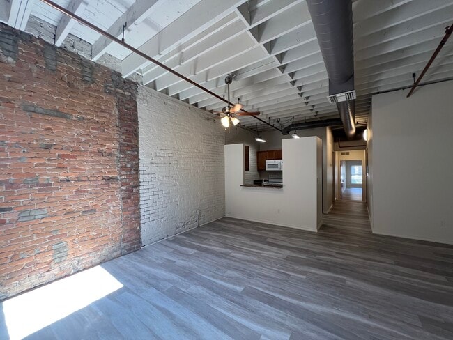 Building Photo - 215 S 4th Ave Unit 2B