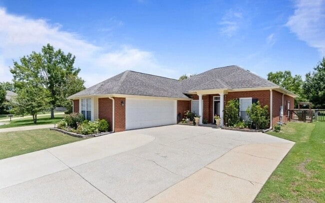 Building Photo - Beautiful Deer Creek Home Ready for your family