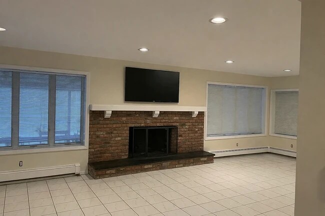 Photo - 2 Clam Shell Ln Unit 1