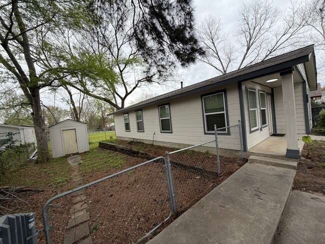 Photo - 710 Avenue J Pl