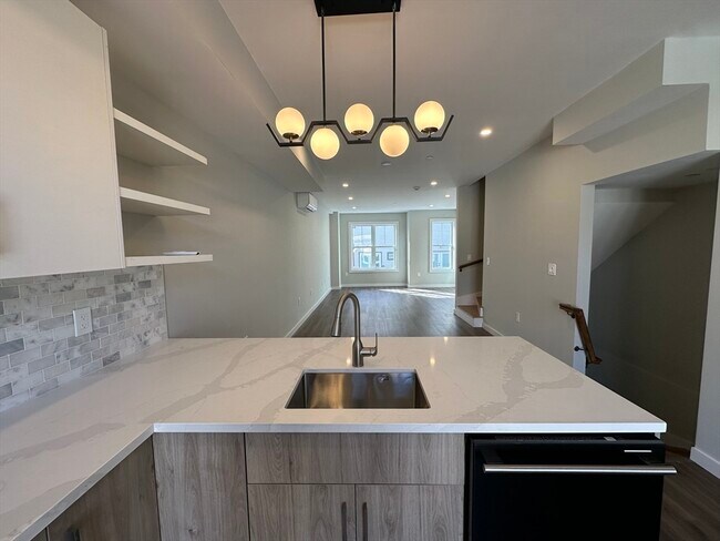 Building Photo - 33 Copeland St