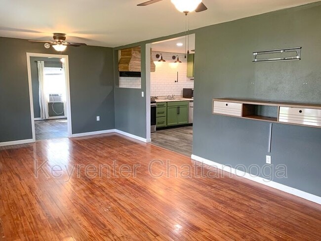 Photo - 827 Woodmore Ln