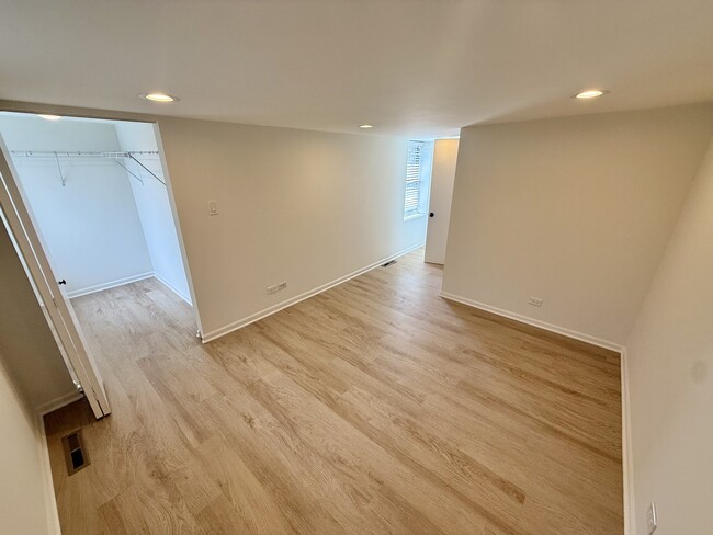 935-937 W Armitage Ave