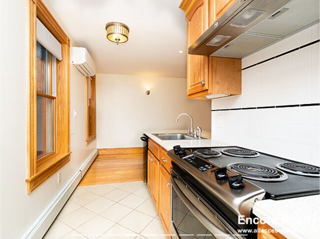 Building Photo - 27 Phillips St Unit 3 Rental