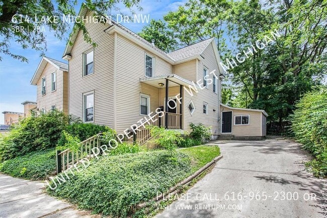 Photo - 614 Lake Michigan Dr NW