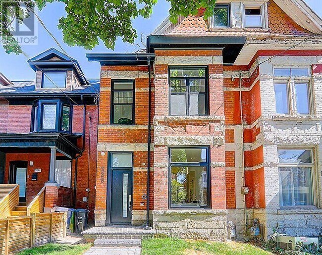 Photo - 329 Clinton St