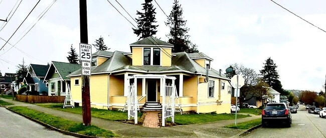 Building Photo - ar1031 Unit 3