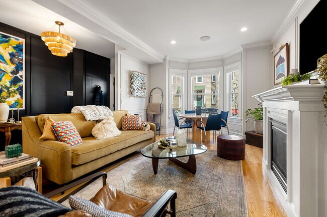Photo - 687 E 6th St Unidad 687