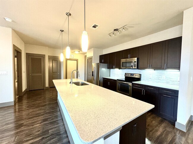 Building Photo - 2033 S Gessner Rd Unit 2105