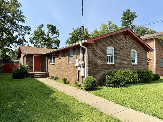 Building Photo - East Nashville 2-bedroom in a location you’ll love! Unit B