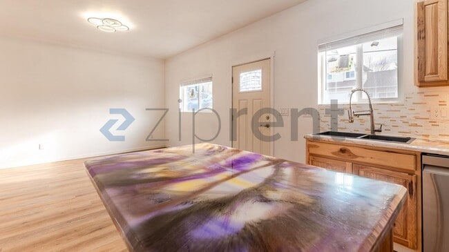 Photo - 307 E Thorn St