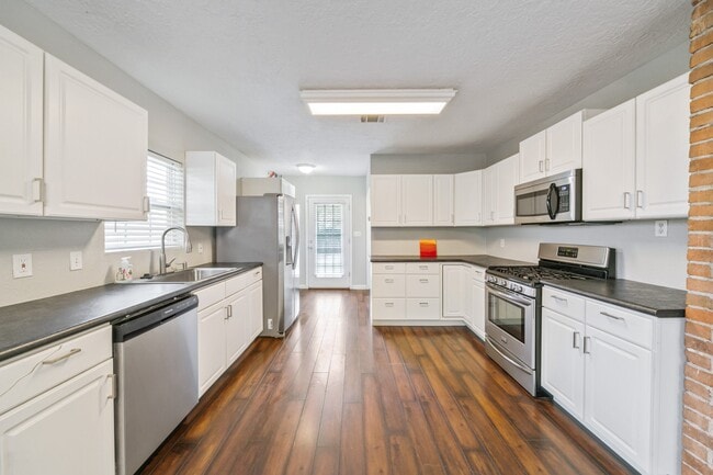 Photo - 405 Palmer St