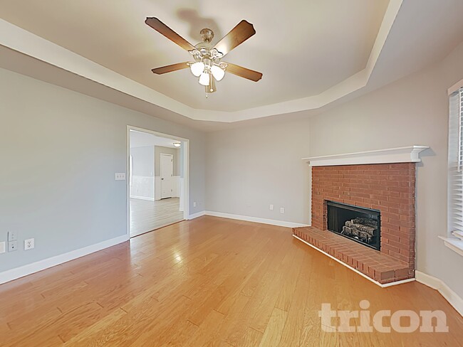 Photo - 162 Robbens Dr