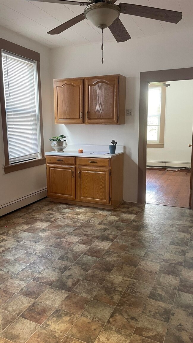 Photo - 135 W 24TH St Unidad 3